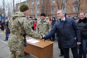 В Николаеве 150 военных моряков присягнули на верность Украинскому народу