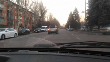 В Запорожье сильно пьяный водитель едва не сбил пешеходов и врезался в "Жигули"