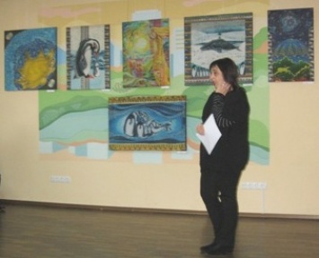 Молодые художницы Одессы представили выставку в технике батик