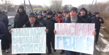 В Переяславе-Хмельницком на митинге требовали разблокировать нефтебазу "БРСМ-Нафты" и автозаправки