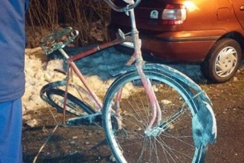 Смертельное ДТП на Прикарпатье: машина на скорости сбила велосипедиста