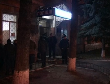В Киеве ночью пьяный местный житель пытался поджечь Печерское райуправление полиции