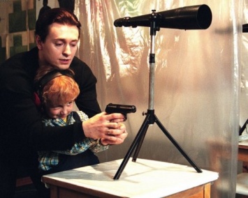 Появились интригующие фото Сергея Безрукова с сыном Саши Белого из «Бригады»