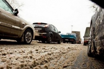 Соль на зимних дорогах: решение или просчет?