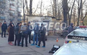 В Киеве в мусорном баке обнаружили тело мужчины