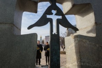 В Днепре и Украине скорбят о жертвах трех Голодоморов: что думает об этом Порошенко