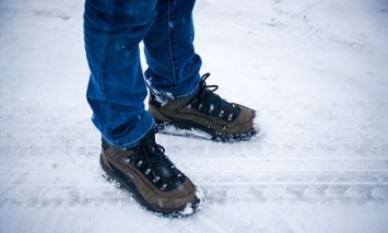 Ученые из Канады рассказали о бесполезности зимних ботинок