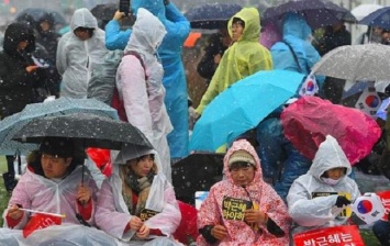 В Сеуле снова митингуют сотни тысяч корейцев за отставку президента