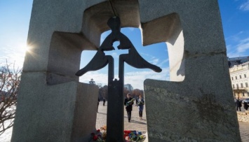 Канадский федеральный министр почтила память жертв Голодомора