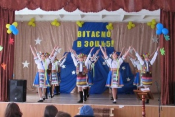 В Мирнограде красиво зазывали в школу (ФОТО)