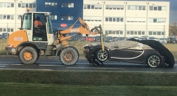 Первый пошел! В Германии разбили гиперкар Bugatti Chiron