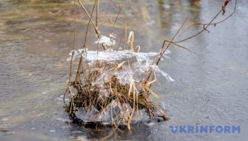Спасатели предупреждают о появлении льда на днепровских водохранилищах