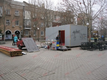 В Бердянске демонтировали последний МАФ после сезонной торговли в центре города