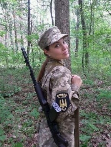 Красотки из АТО: сети впечатлили фото девушек-военных