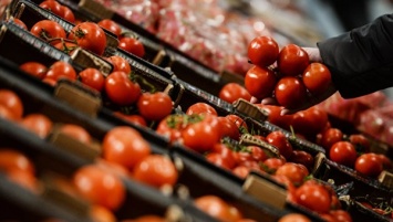 Россияне отметили существенный рост цен на овощи и фрукты, показал опрос