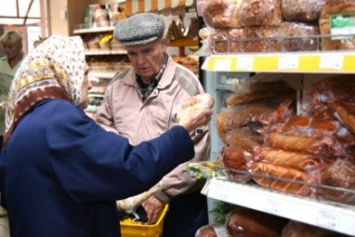 Около одесского супермаркета появился стеллаж с бесплатными продуктами (ФОТО)