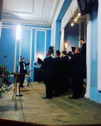 В Криворожском музыкальном колледже помянули жертв голодоморов молитвенным пением (фото)