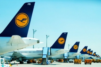 Пилоты Lufthansa продлили забастовку на вторник и среду