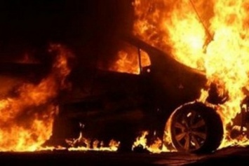 Под Киевом неизвестные поджигают автомобили