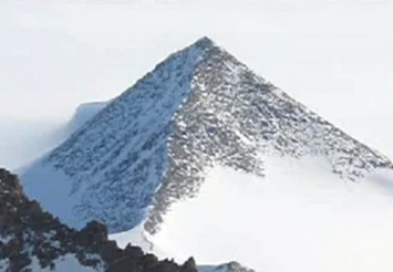 Появилось видео загадочных древних пирамид в Антарктиде (ВИДЕО)