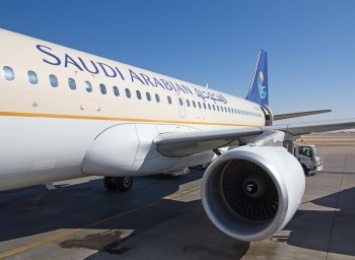 Орел пробил крыло самолета Saudi Arabian Airlines