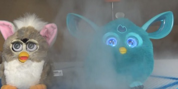 Энтузиасты разрезали милых роботов Furby водой