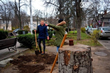 Молодые лидеры Черноморска - родному городу (фото)