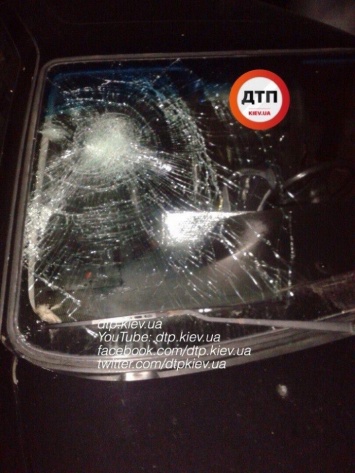 Неадекватный водитель разбил стекло попутке