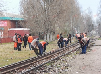 В Бердянске меняют железнодорожную ветку (фото)