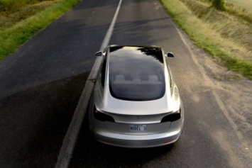 Tesla Model 3 задерживается на пути к конвейеру