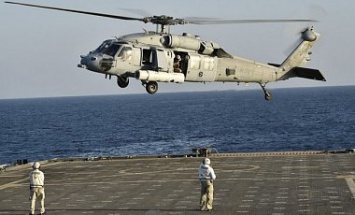 Иранские моряки взяли под прицел вертолет США