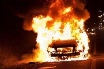 В Славянске сгорел автомобиль BMW