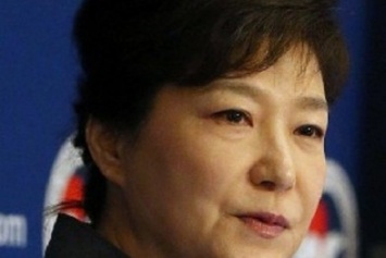 Президент Южной Кореи уходит в отставку из-за скандала