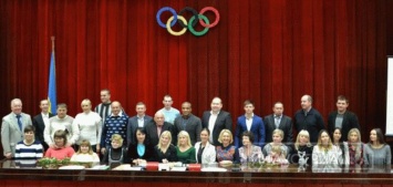 Запорожским олимпийцам и паралимпийцам вручили премиальные сертификаты