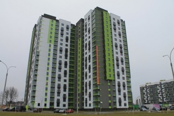 В Минске на жилом доме установили 40-метровый термометр