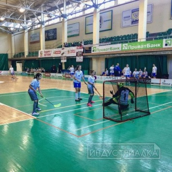 Во втором туре флорбольного чемпионата женская команда из Мелитополя одержала две победы