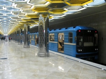 В Екатеринбурге под поезд метро упала женщина
