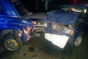 В Мариуполе автомобиль такси спровоцировал ДТП и скрылся (ФОТО)