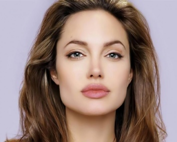 Анжелина Джоли похудела до 34 килограммов и находится на грани смерти