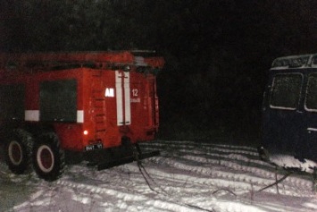 На Полтавщине спасатели борются со снежными пробками