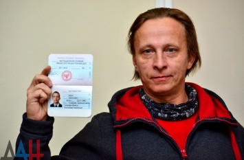 Российскому актеру Охлобыстину вручили "паспорт ДНР"