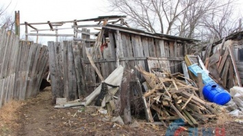 Последствия обстрела села Желтое на территории подконтрольной ЛНР (фото)