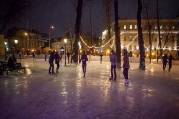 В Москве в саду "Эрмитаж" торжественно открыли каток