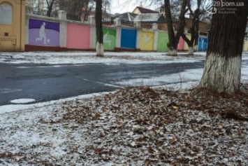 Первый снег в Мариуполе:"Зеленстрой" отчитался о посыпанных дорогах