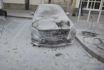 Сгоревший в центре Одессы Мерседес: подробности и фото