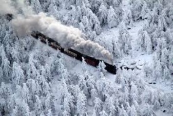 В Одессу поездом завезли снег (ФОТО)