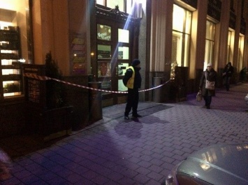 Во Львове одновременно "заминировали" 4 торговых центра, покупателей эвакуируют
