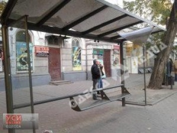 В Одессе антивандальные остановки не выдержали проверку на прочность