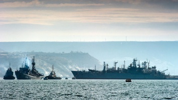 Корабли ЧФ заняли позиции к западу от Крыма на время украинских стрельб