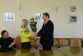 Юрий Бузько учредил стипендию Аните Серегиной для подготовки к турнирам (фото)